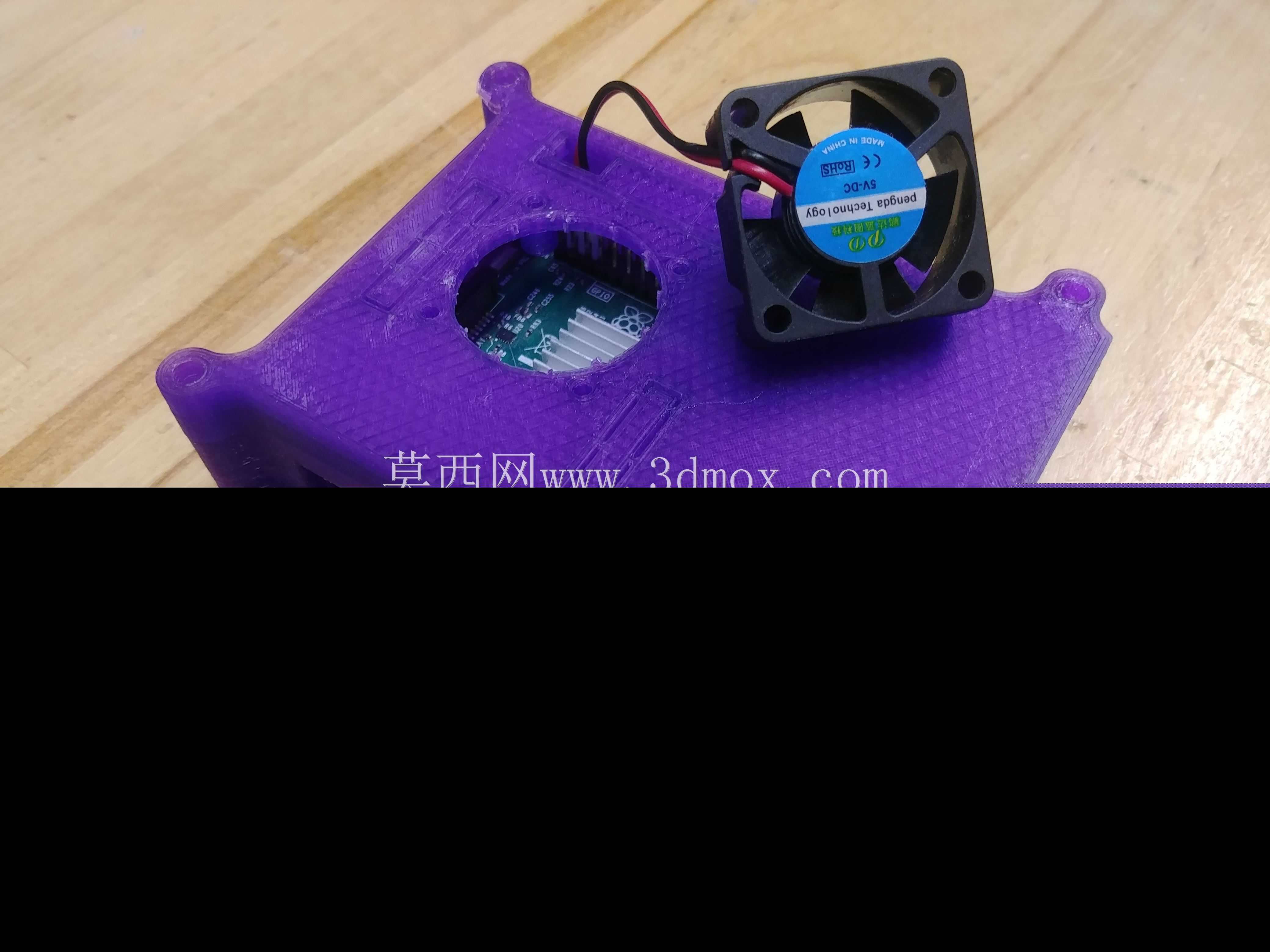Raspberry PI�ͺ�3���䣬�����Ⱥ�VESA��װ��