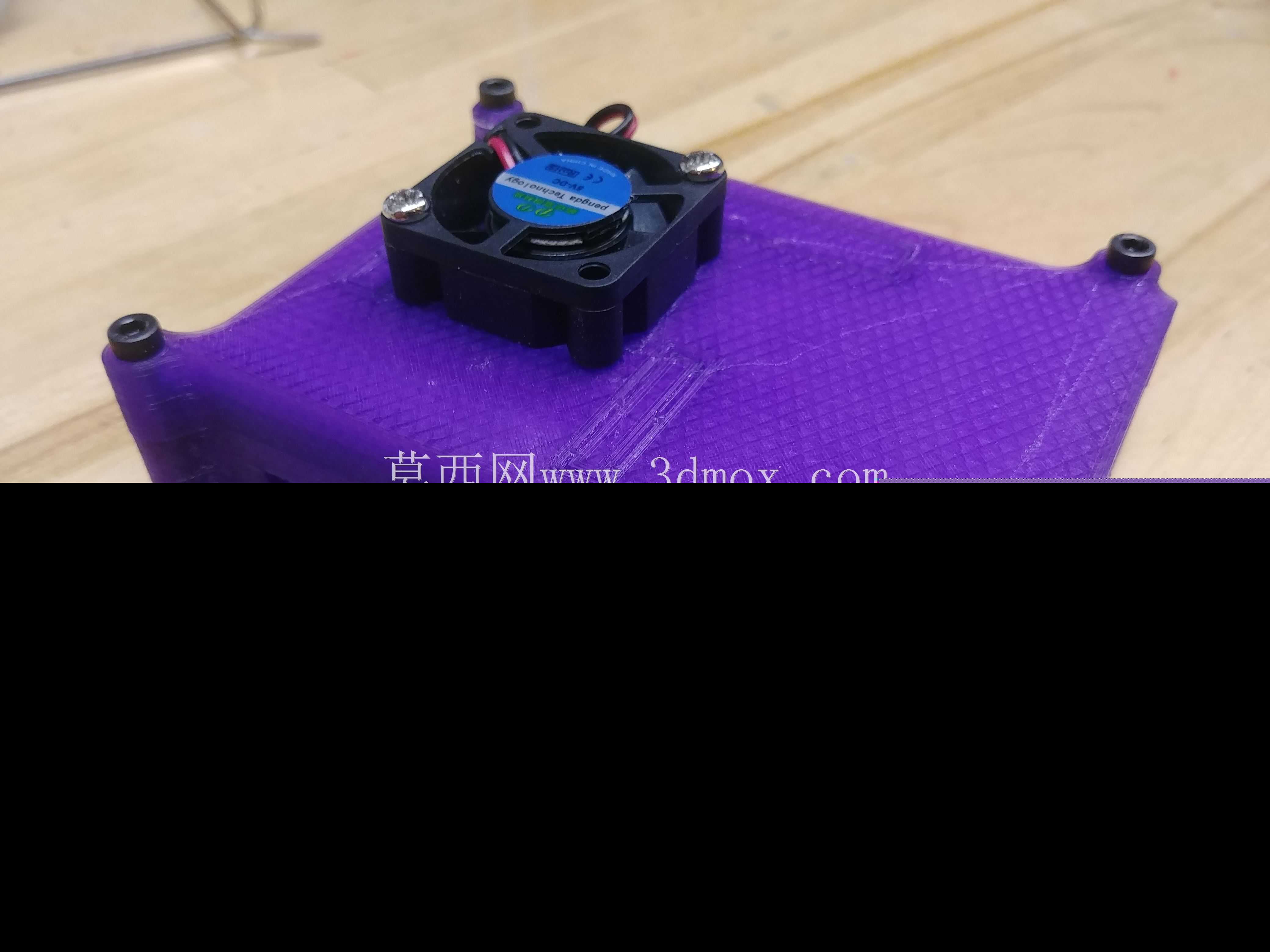 Raspberry PI�ͺ�3���䣬�����Ⱥ�VESA��װ��