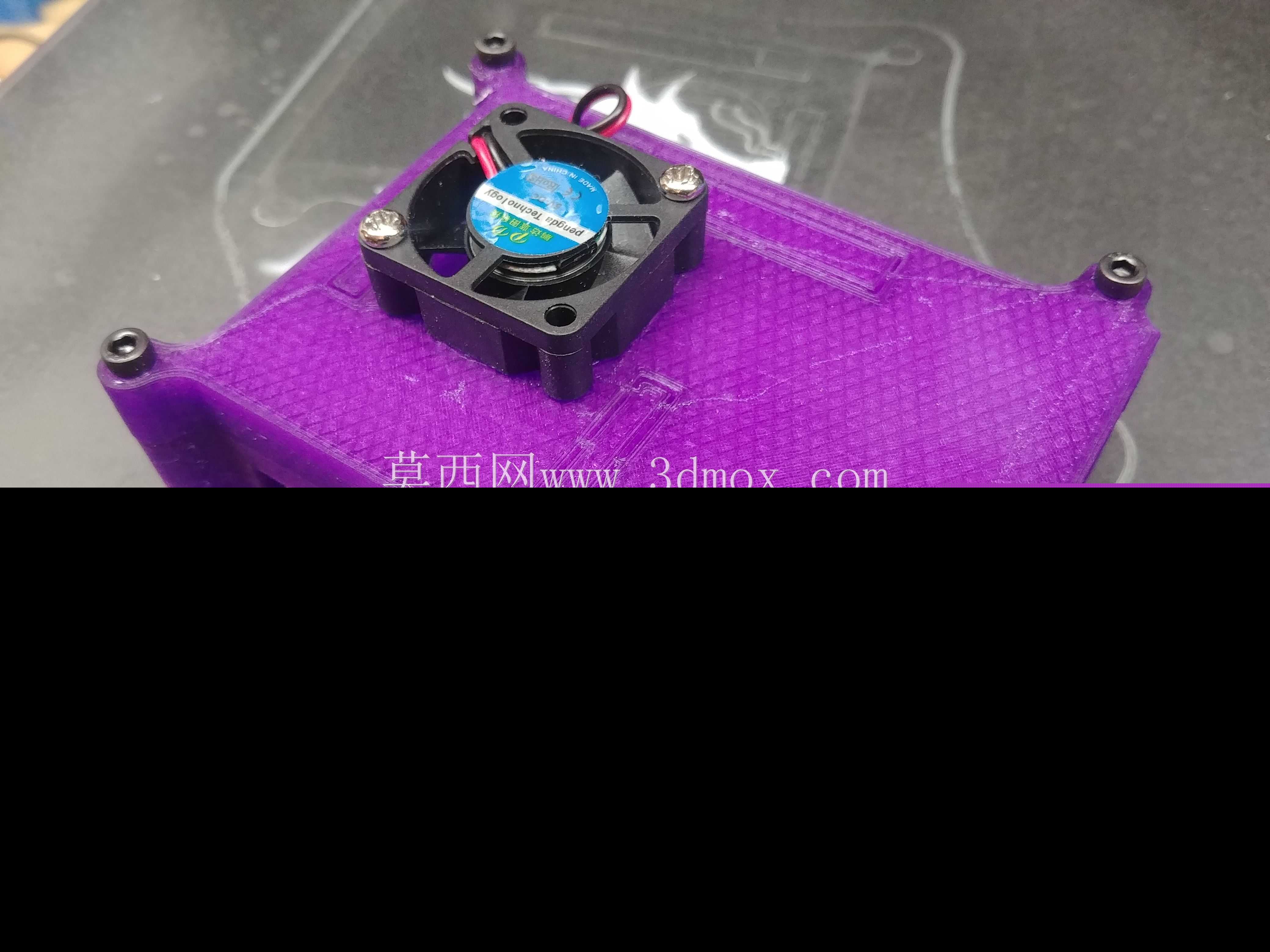 Raspberry PI�ͺ�3���䣬�����Ⱥ�VESA��װ��
