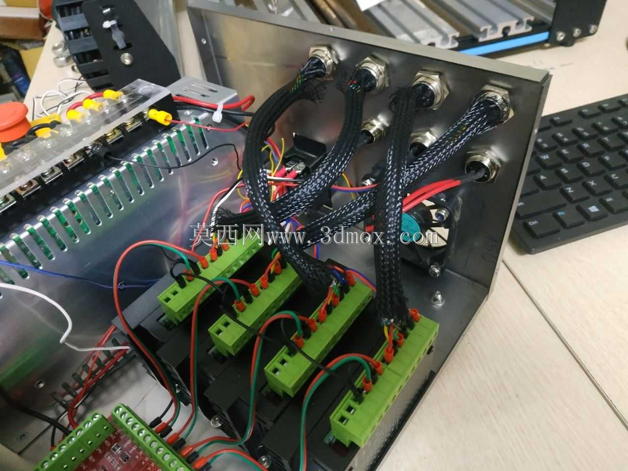 微型数控控制器箱