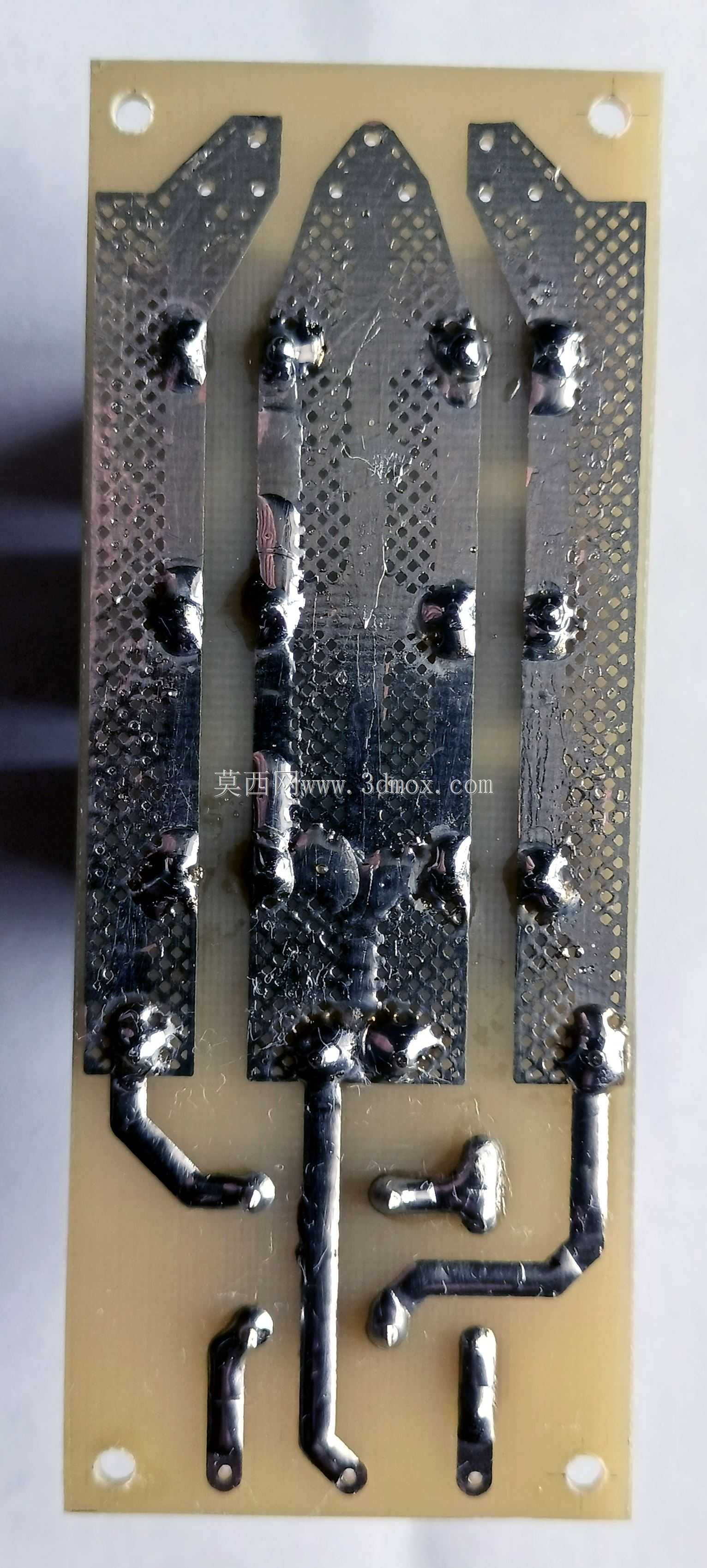 ��ֱ������ת����-30 V��+30 V������Ƶ�Ŵ�����