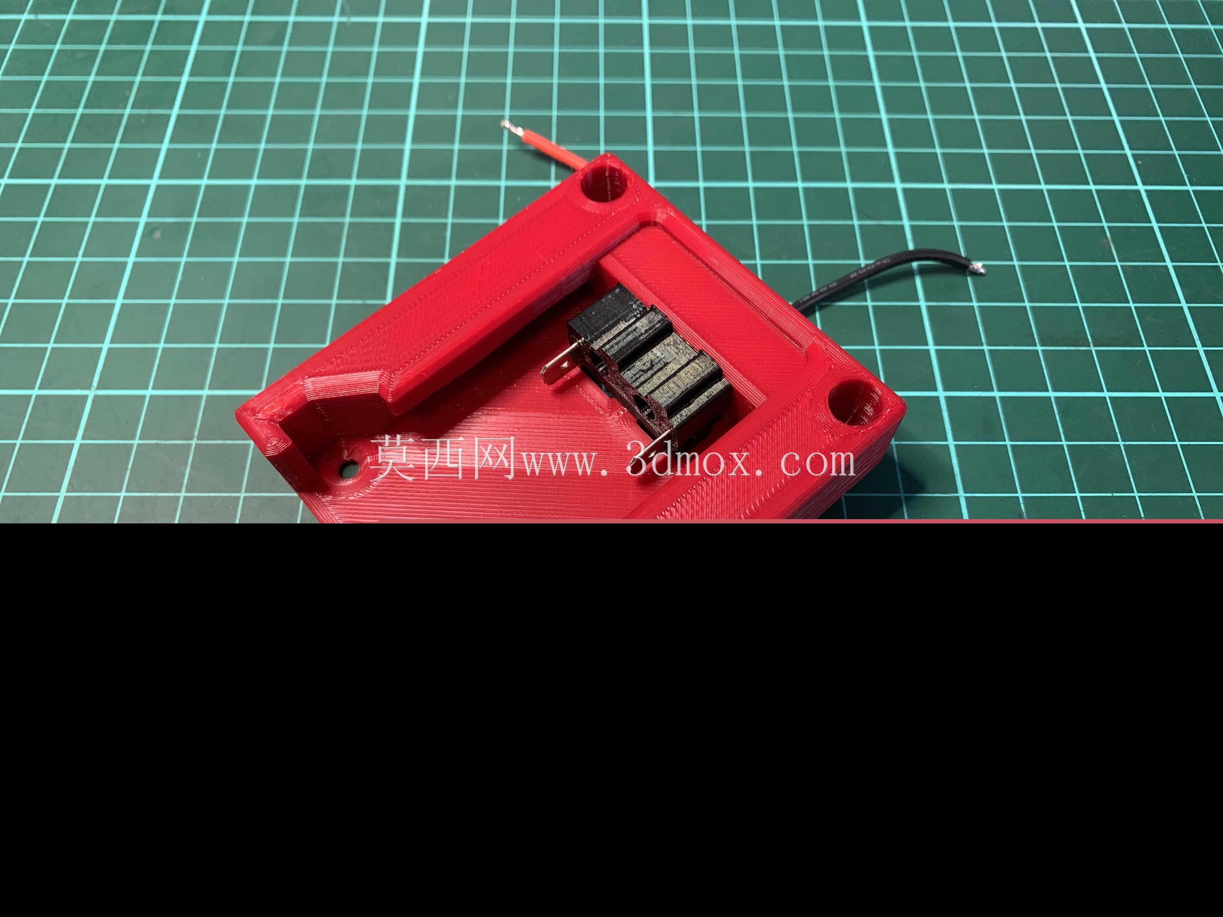 密尔沃基M18的蓄电池接头