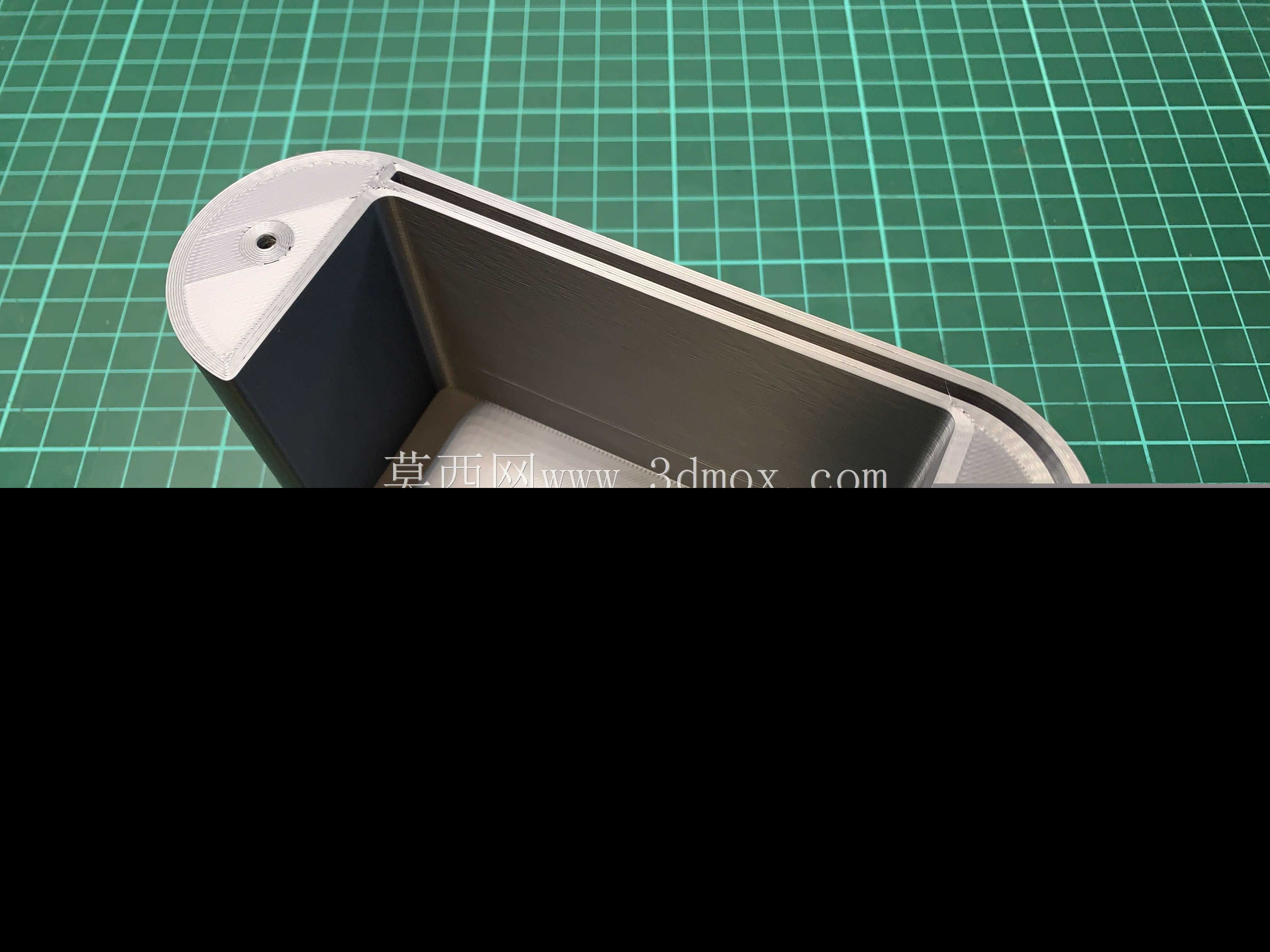 带百叶窗盖的盒子