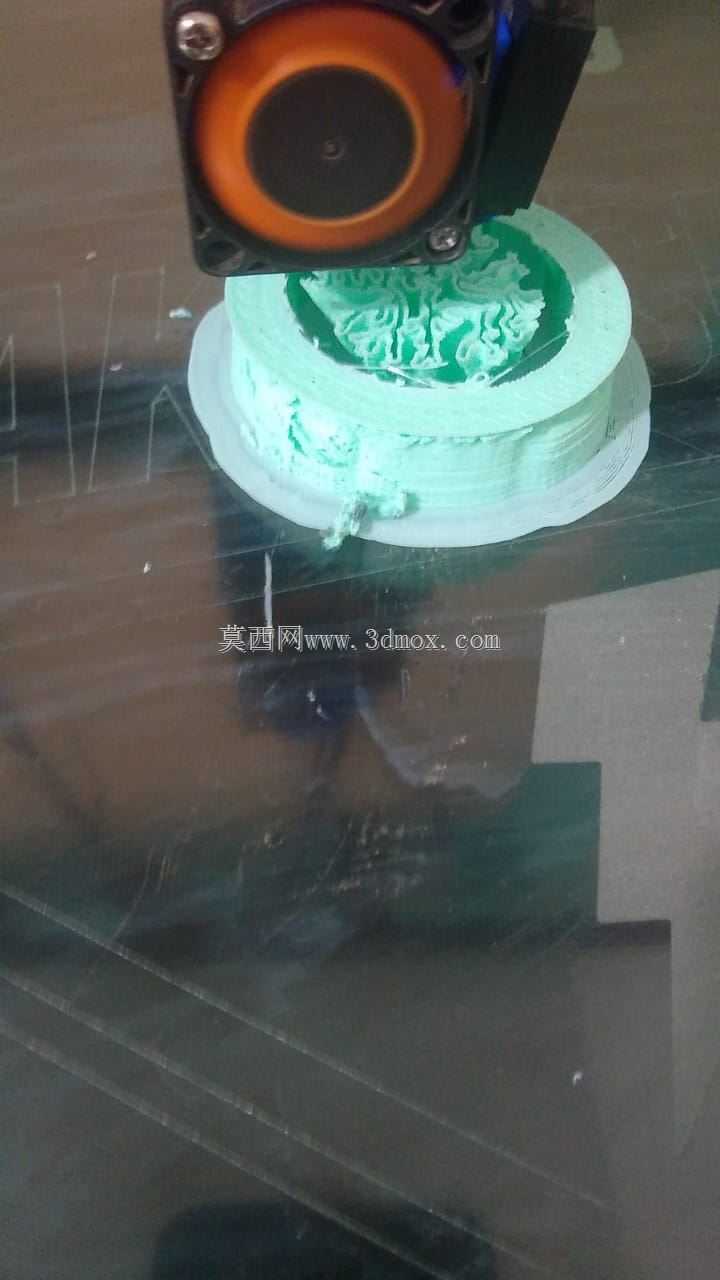 大众途锐中心盖车轮