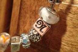 Monogramed������