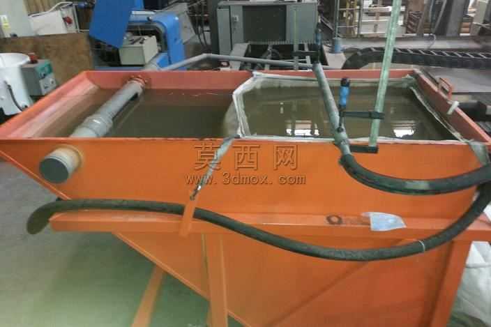 磨料的容器