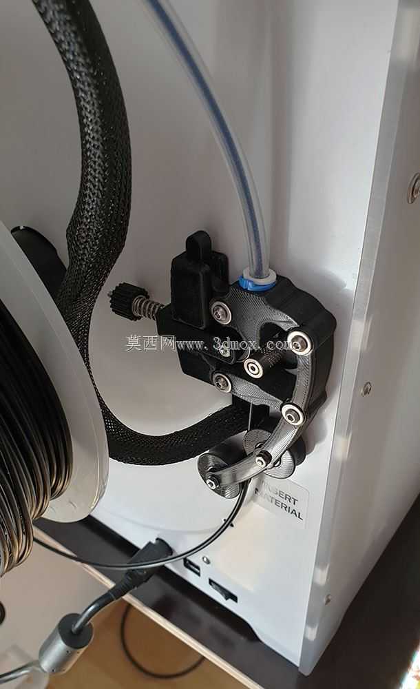 Ultimaker 2的进料器和灯丝导管