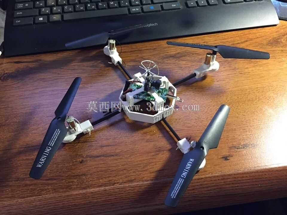 有刷电机上的Quadrocopter