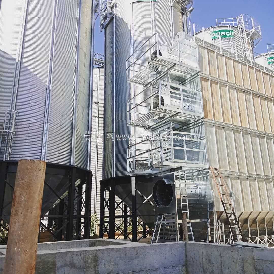 什么是传送带拼接?传送带拼接是将两条传送带连接在一起的过程。通常,这样做要么拉长原来的传送带,要么修复撕裂或损坏的传送带
