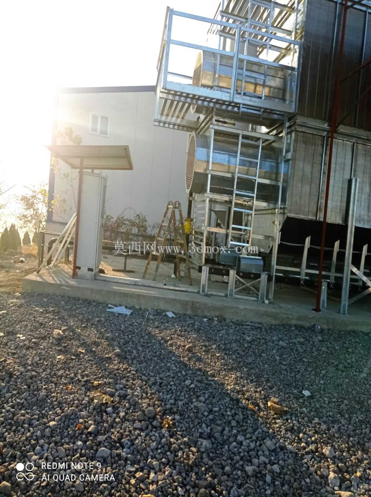 感应电动机为什么要用起动机?三相感应电动机需要起动器,因为在起动时,如果感应电动机直接起动,