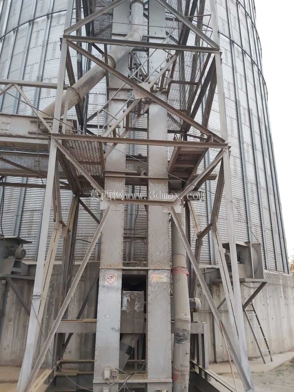 如何计算发动机需求?所需扭矩的计算方法是将负载扭矩和加速扭矩之和乘以安全系数。