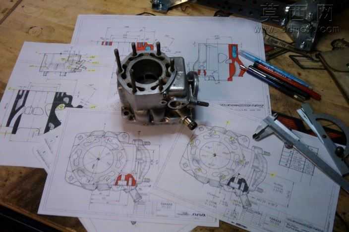本田NSR125JC20发动机顶端。