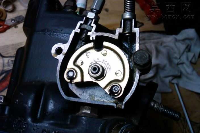 本田NSR125JC20发动机顶端。