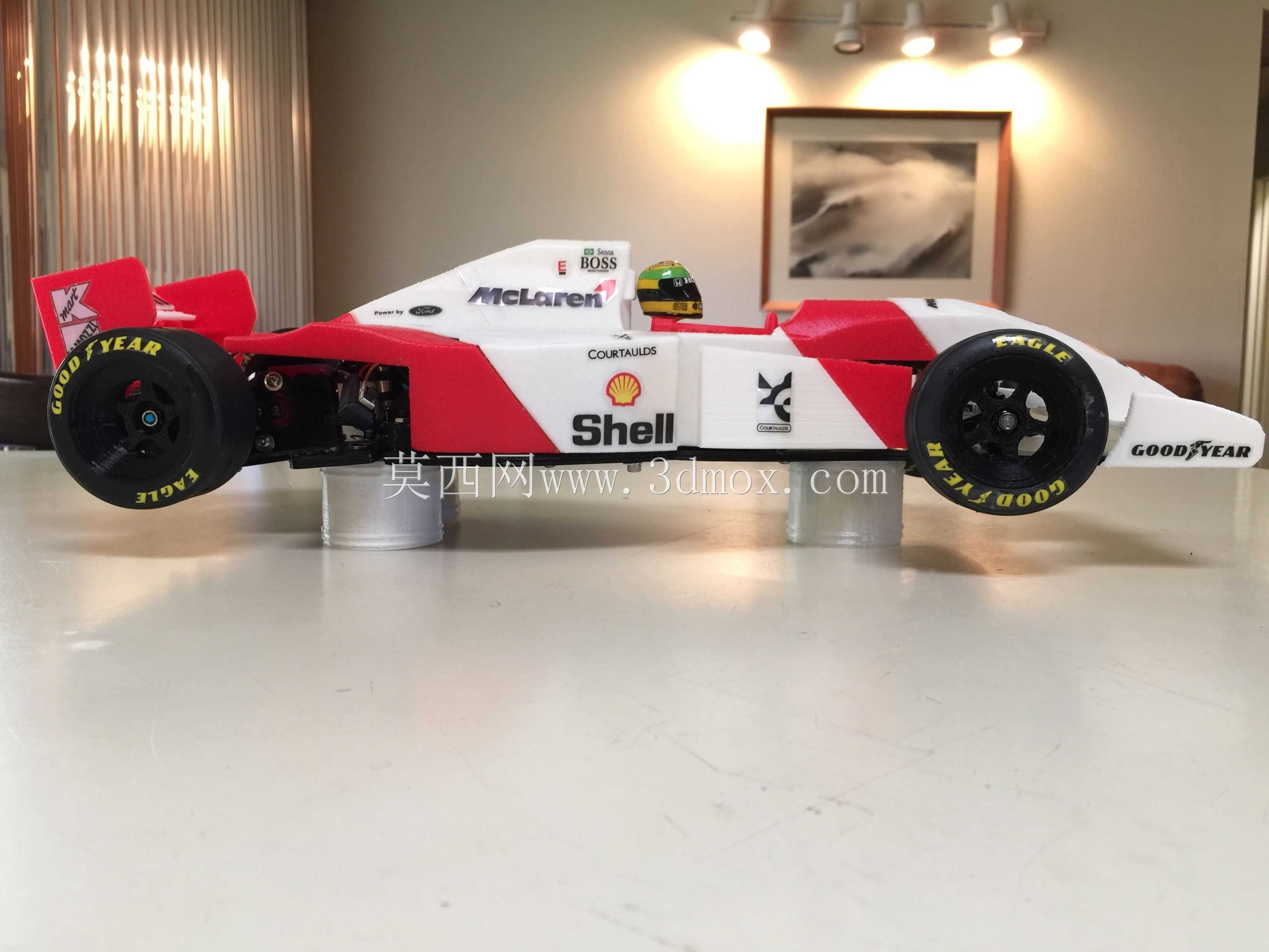 RS-01塞纳的1993年迈凯轮MP4/8一级方程式赛车