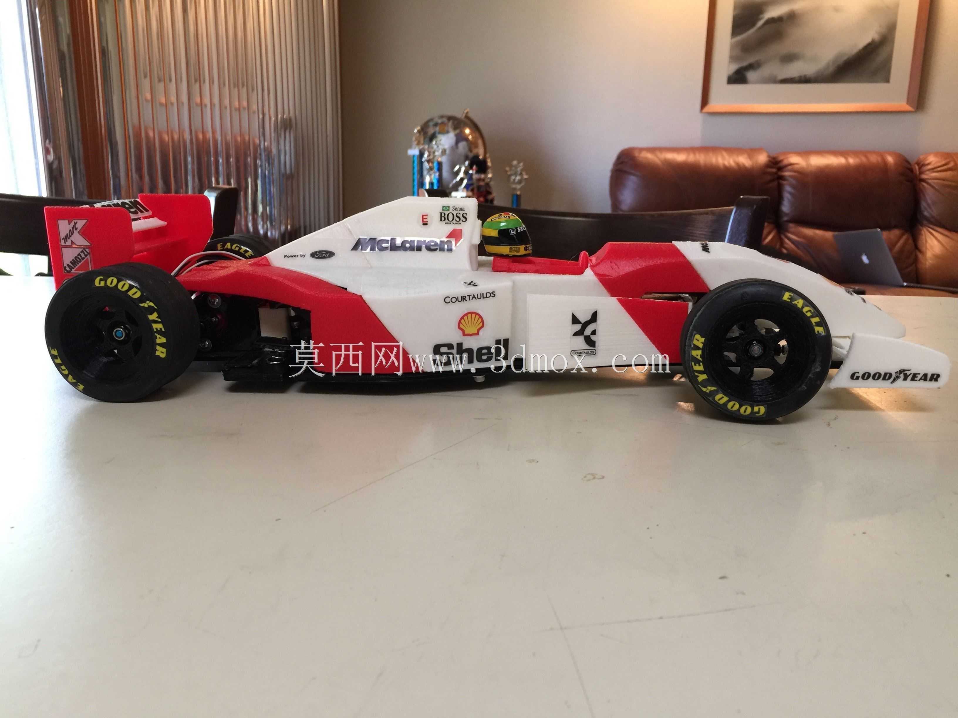 RS-01塞纳的1993年迈凯轮MP4/8一级方程式赛车