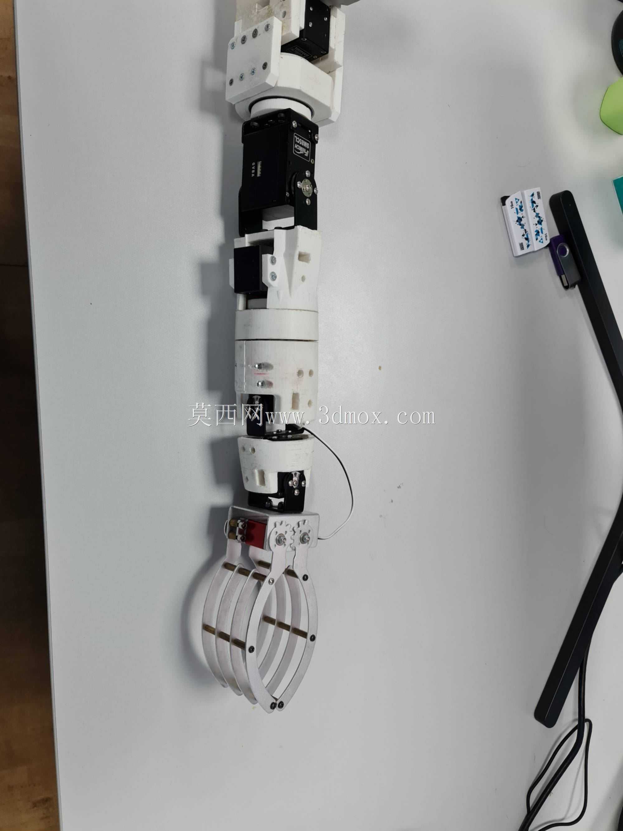 黑格尔项目的机械臂
