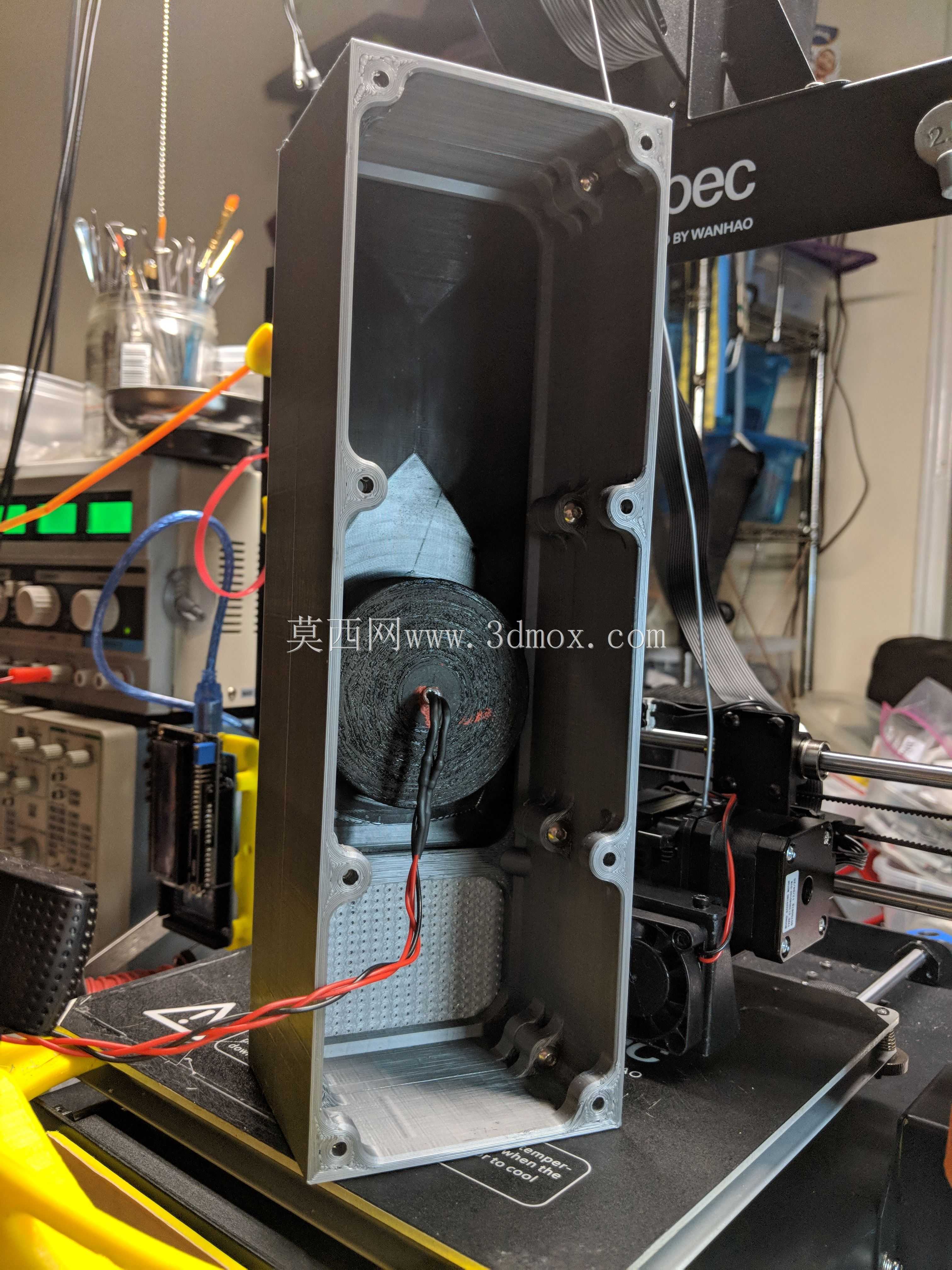 HAL9000复制品-基于Amadeus Prokopiak工作的带有Fusion 360文件的电子项目箱