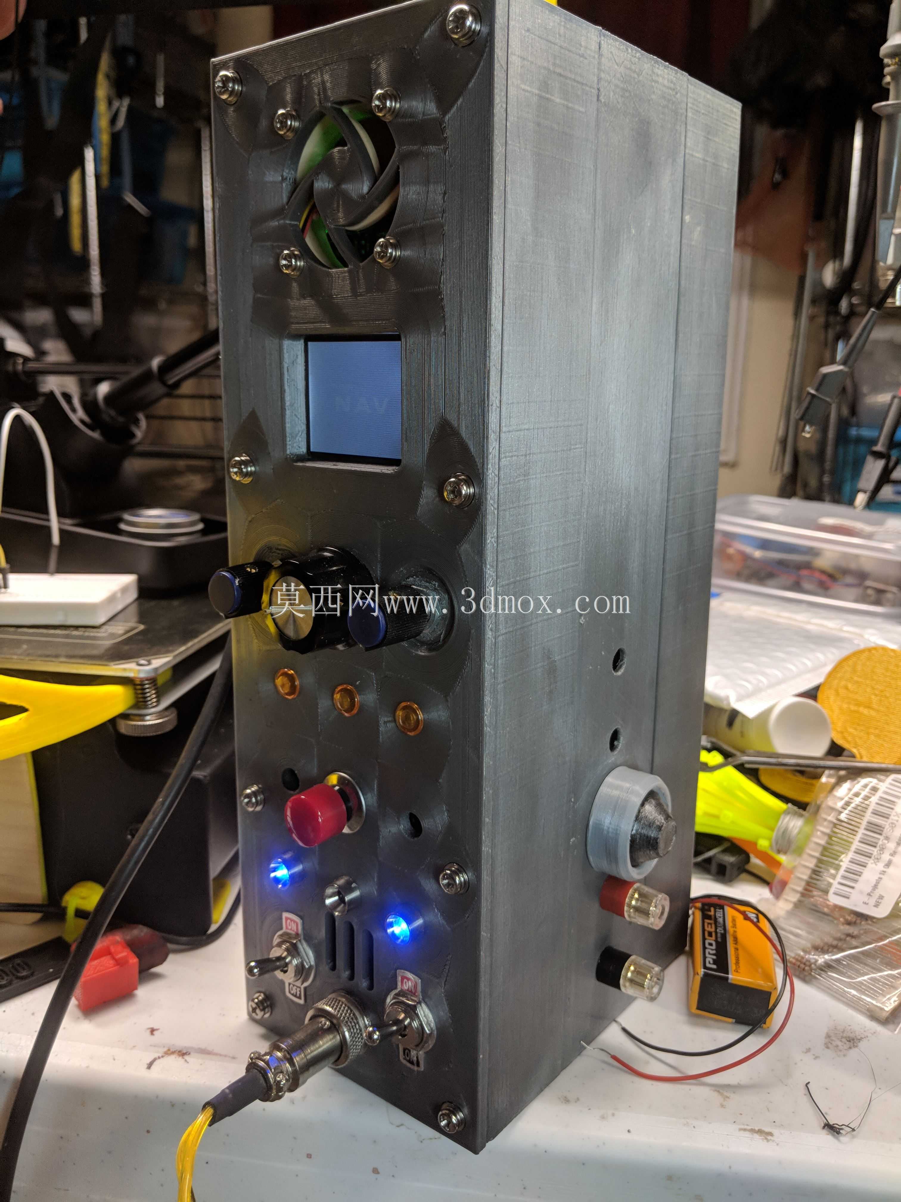HAL9000复制品-基于Amadeus Prokopiak工作的带有Fusion 360文件的电子项目箱