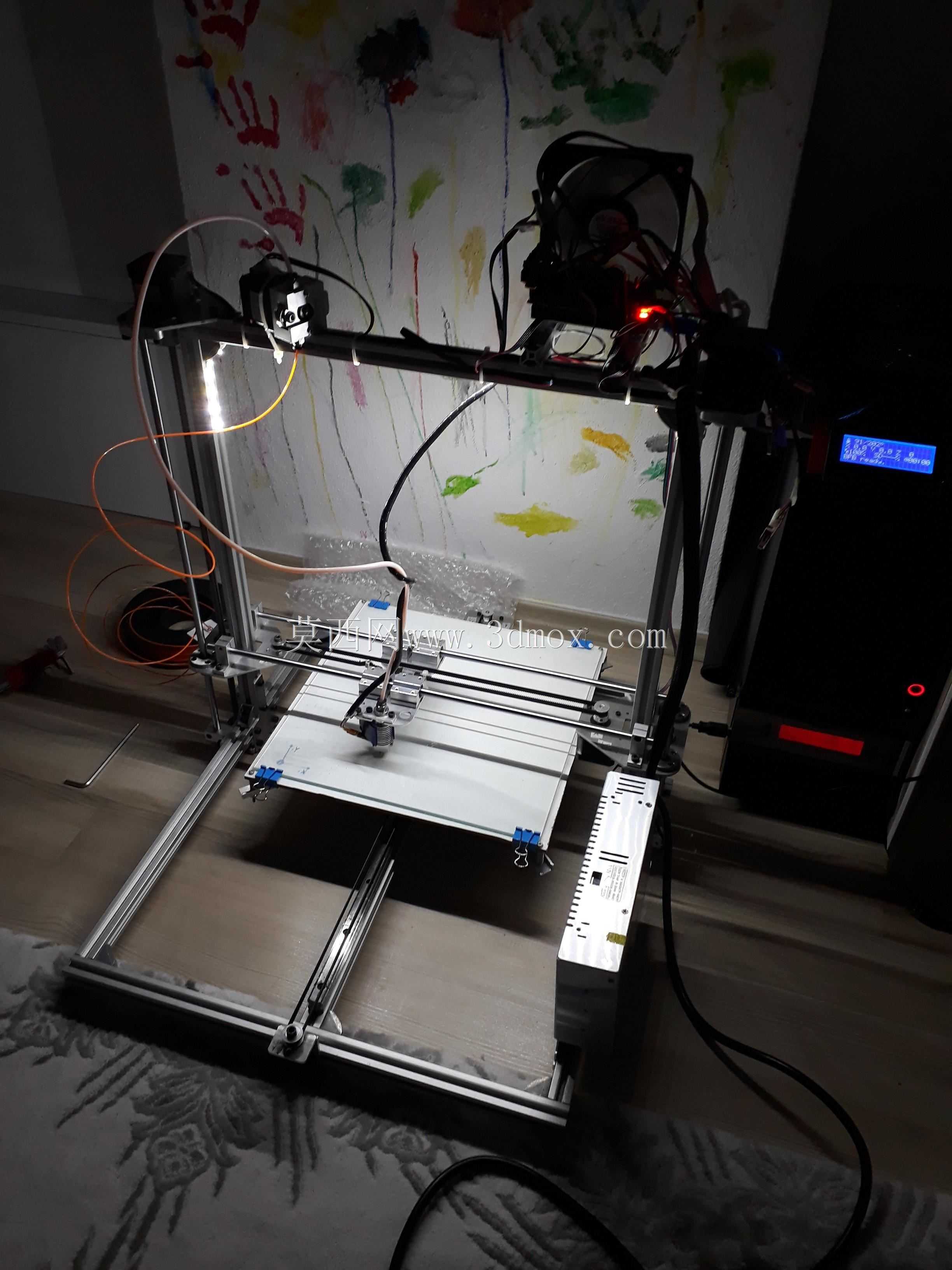 第一台3D打印机于2018年4月5日更新