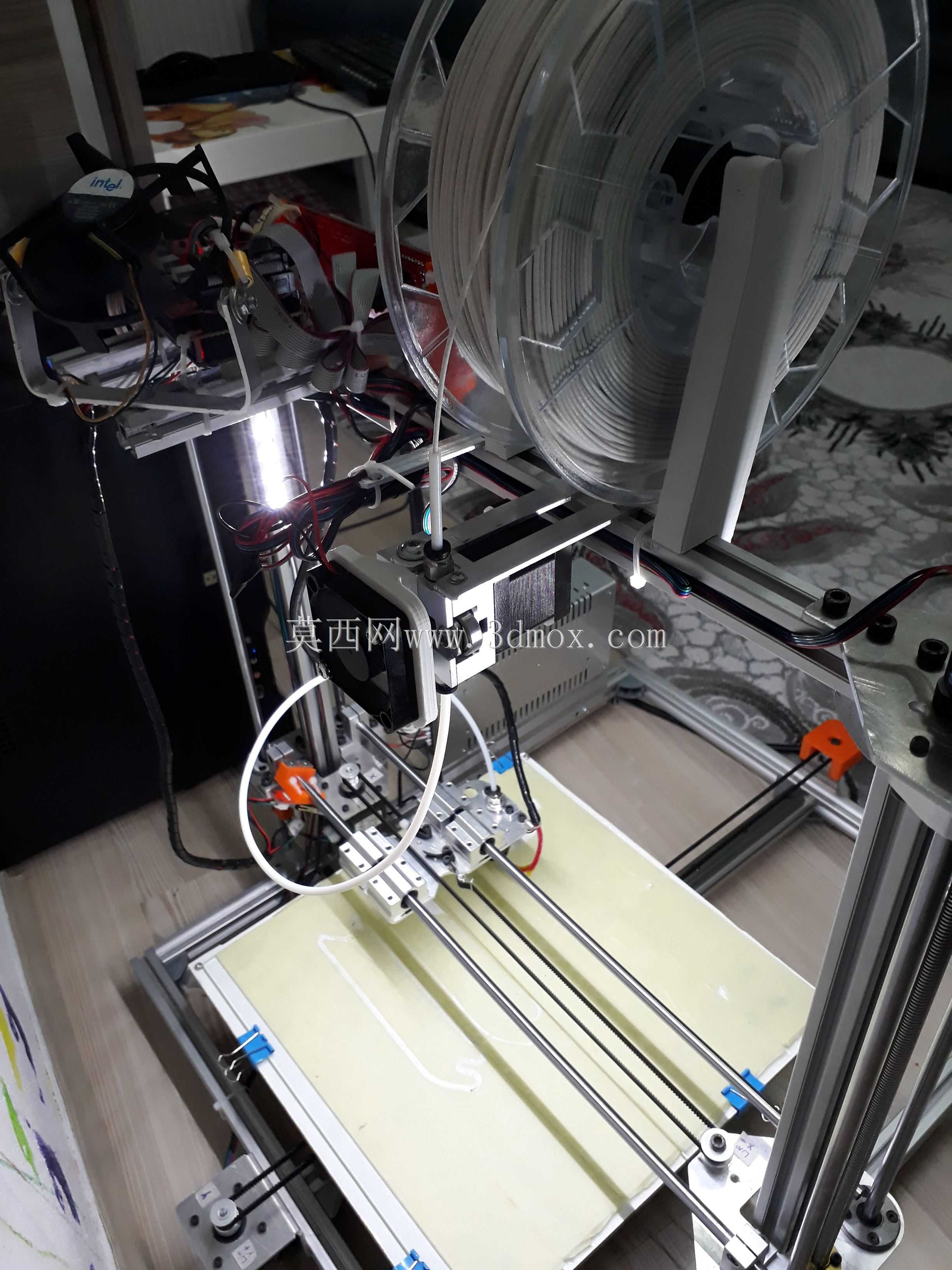 第一台3D打印机于2018年4月5日更新