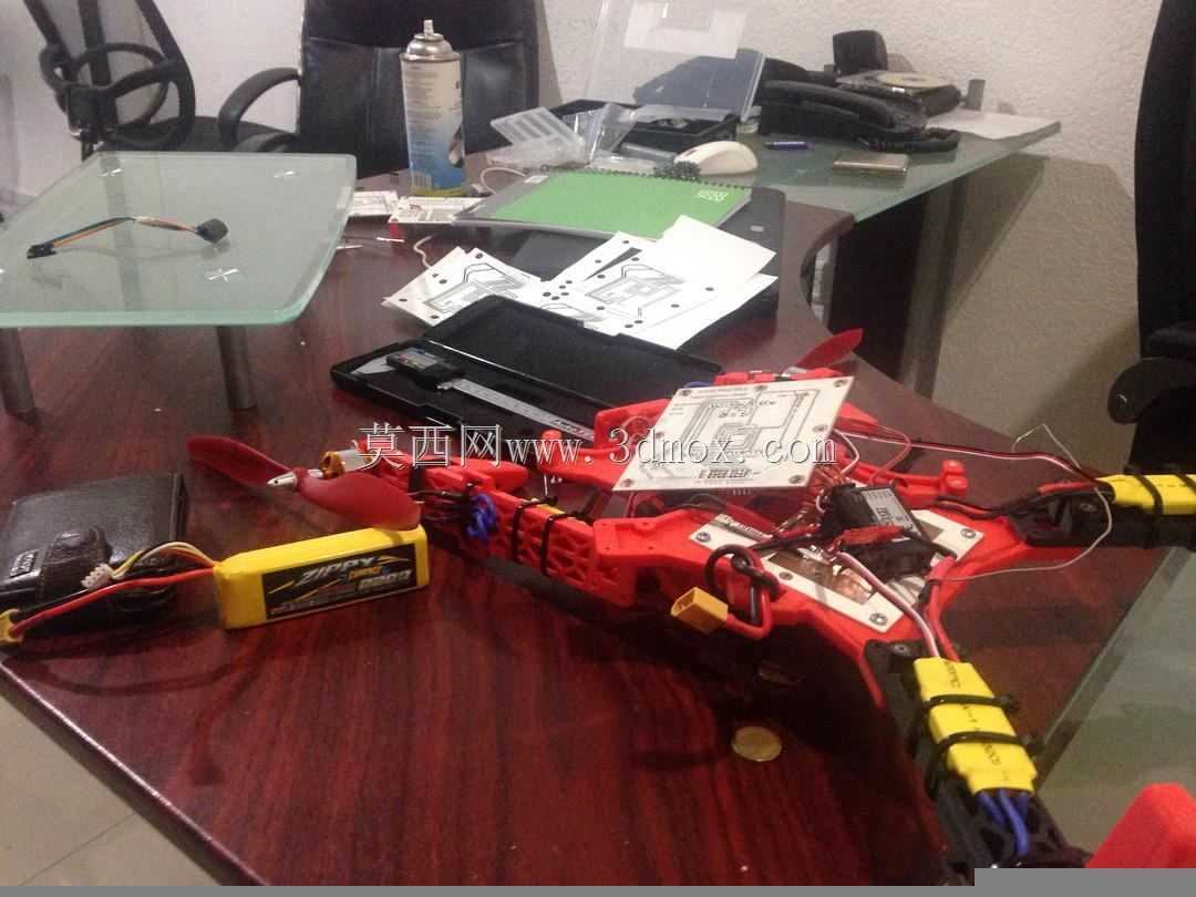\“老虎利希特”四直升机无人机