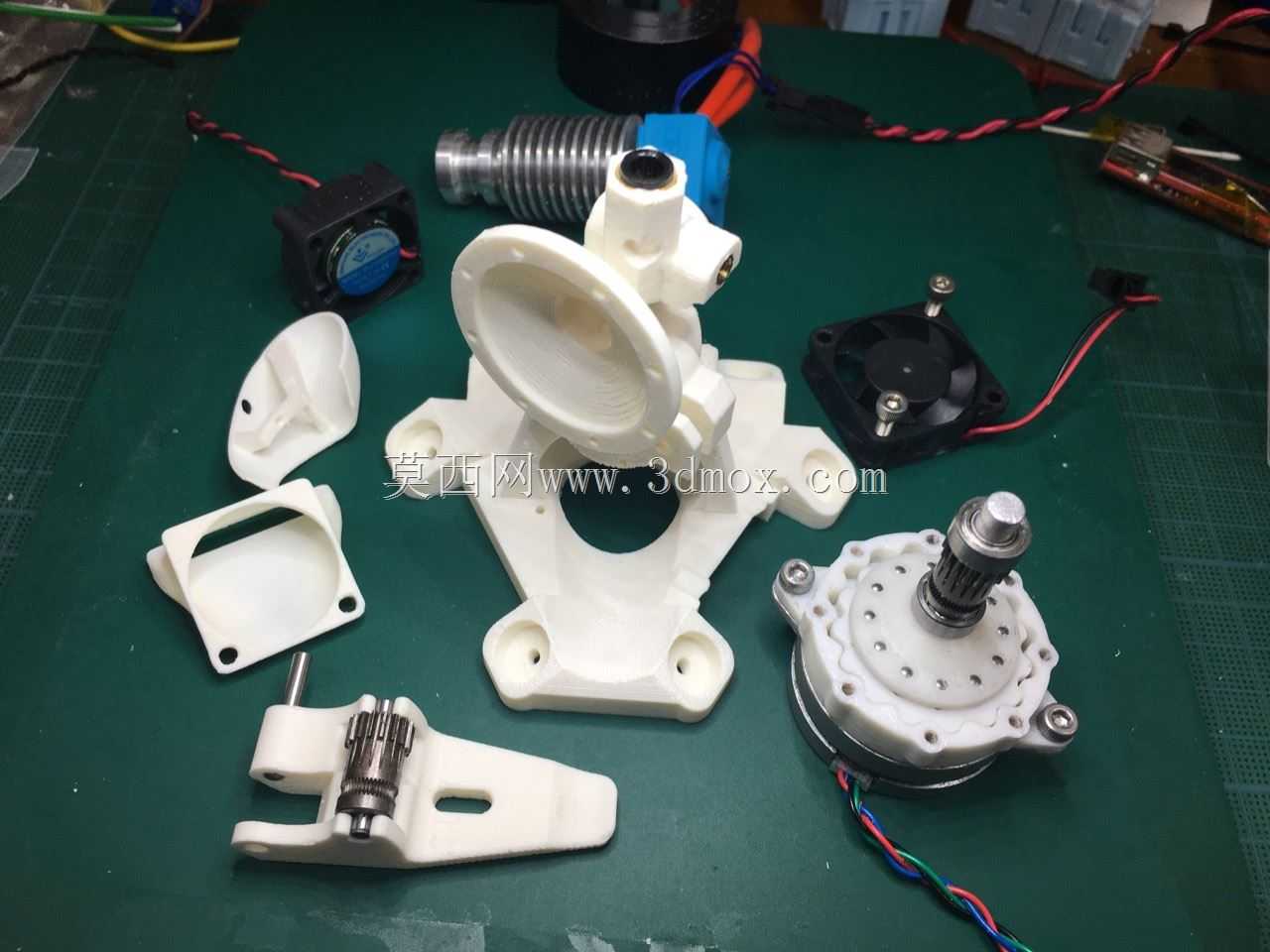 摆线挤出机驱动的Delta机器人3D打印机