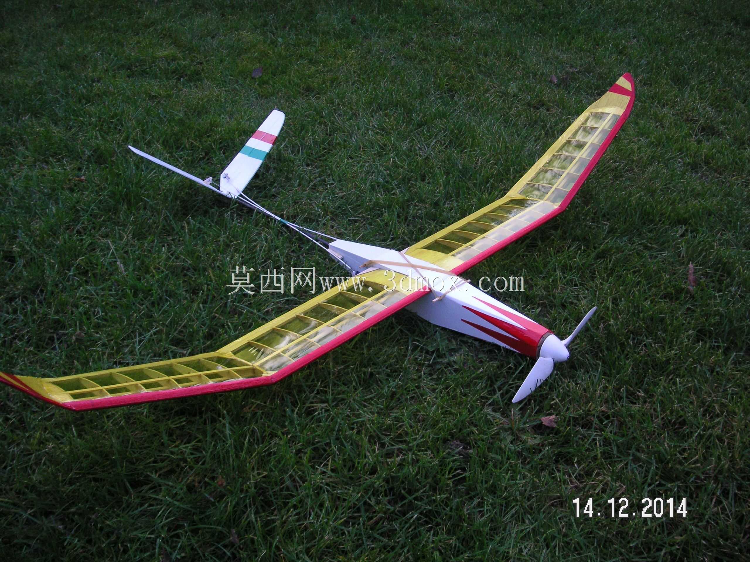 SRG-12小型电动滑翔机,翼展1.3米