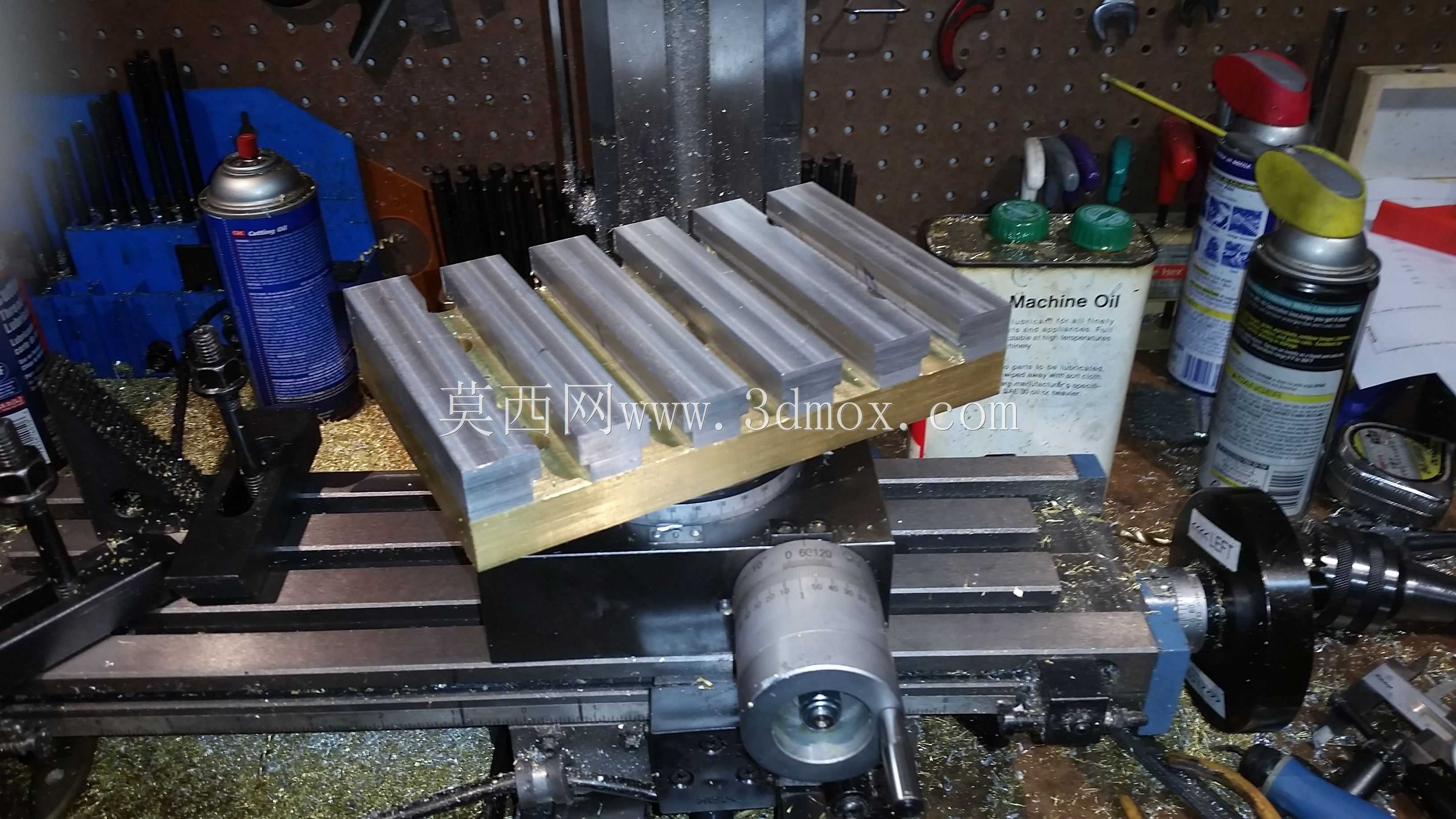 带T形槽板的小型轧机正弦工作台