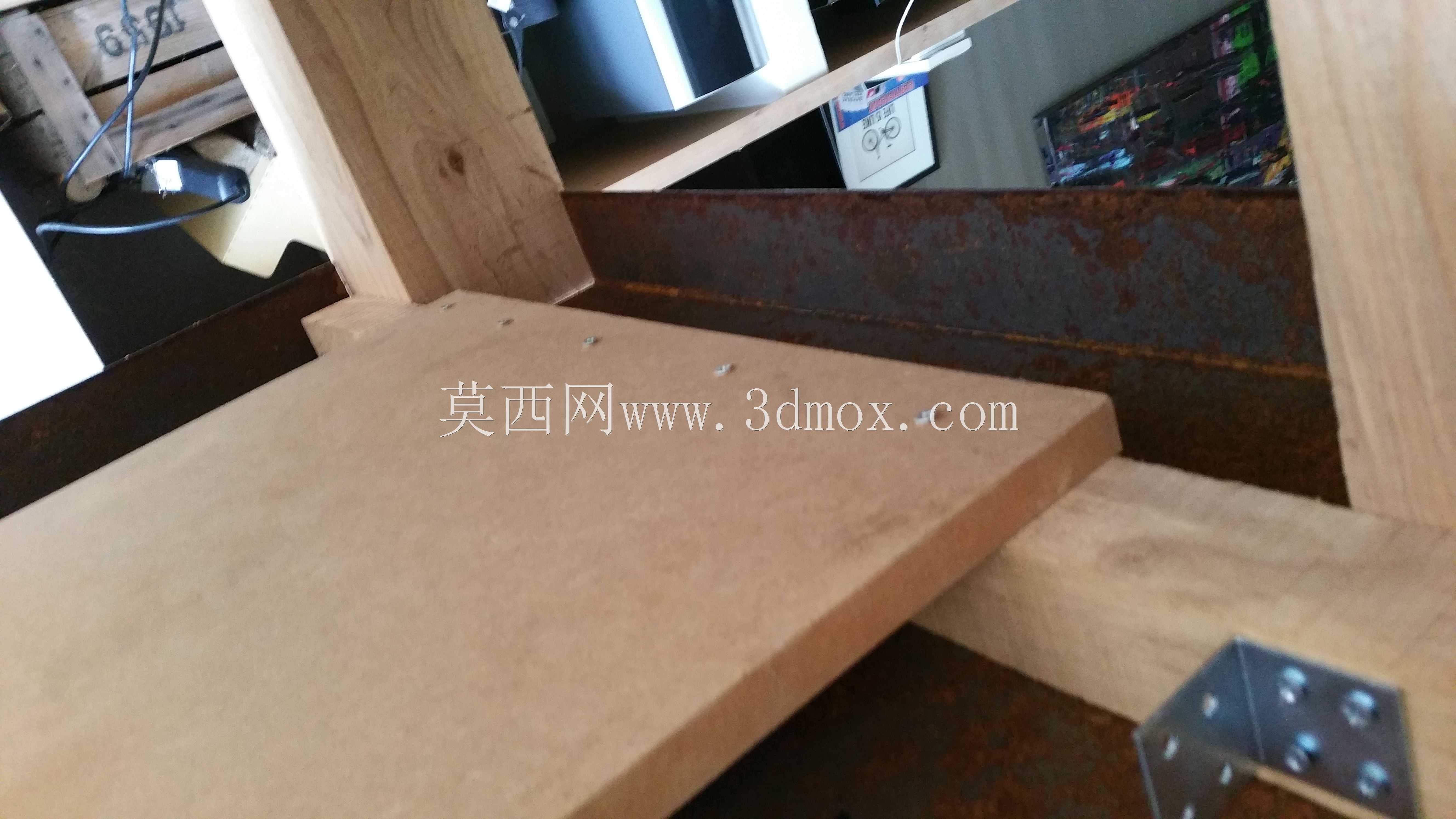 生锈的桌子