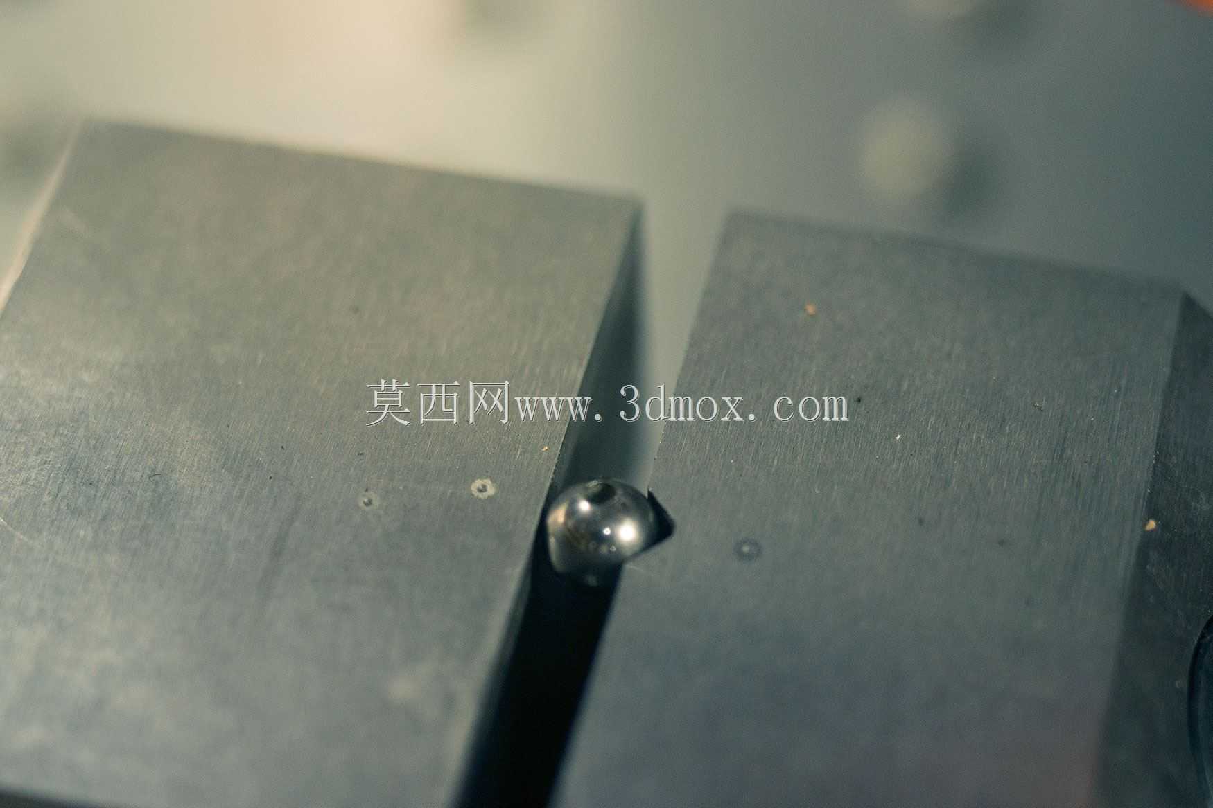 小孔电火花加工