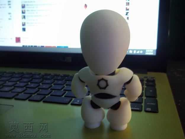 李尔争吵者机器人小雕像