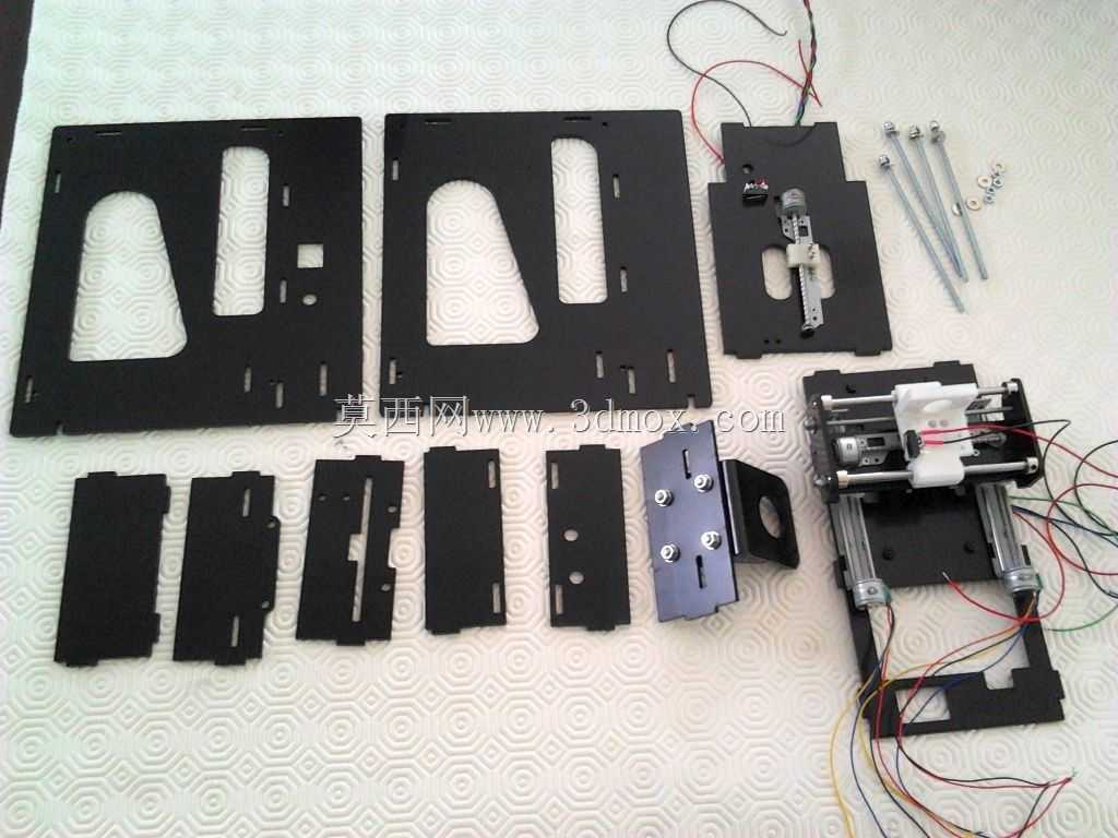 带螺丝的迷你3D打印机