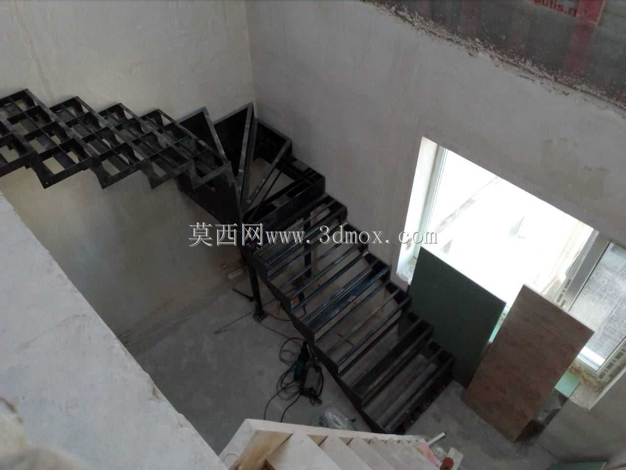 楼梯的金属框架