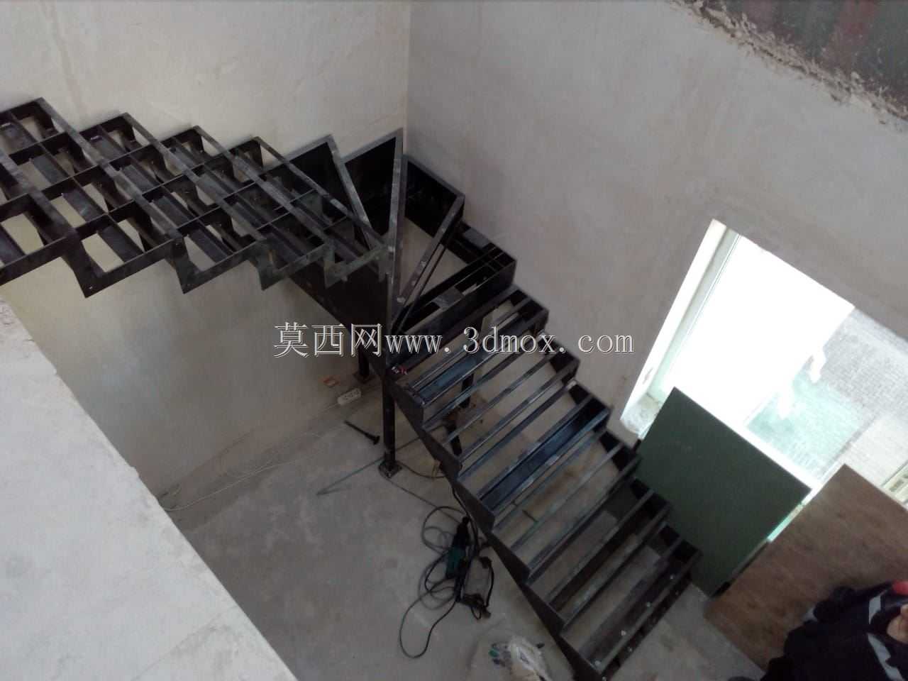 楼梯的金属框架