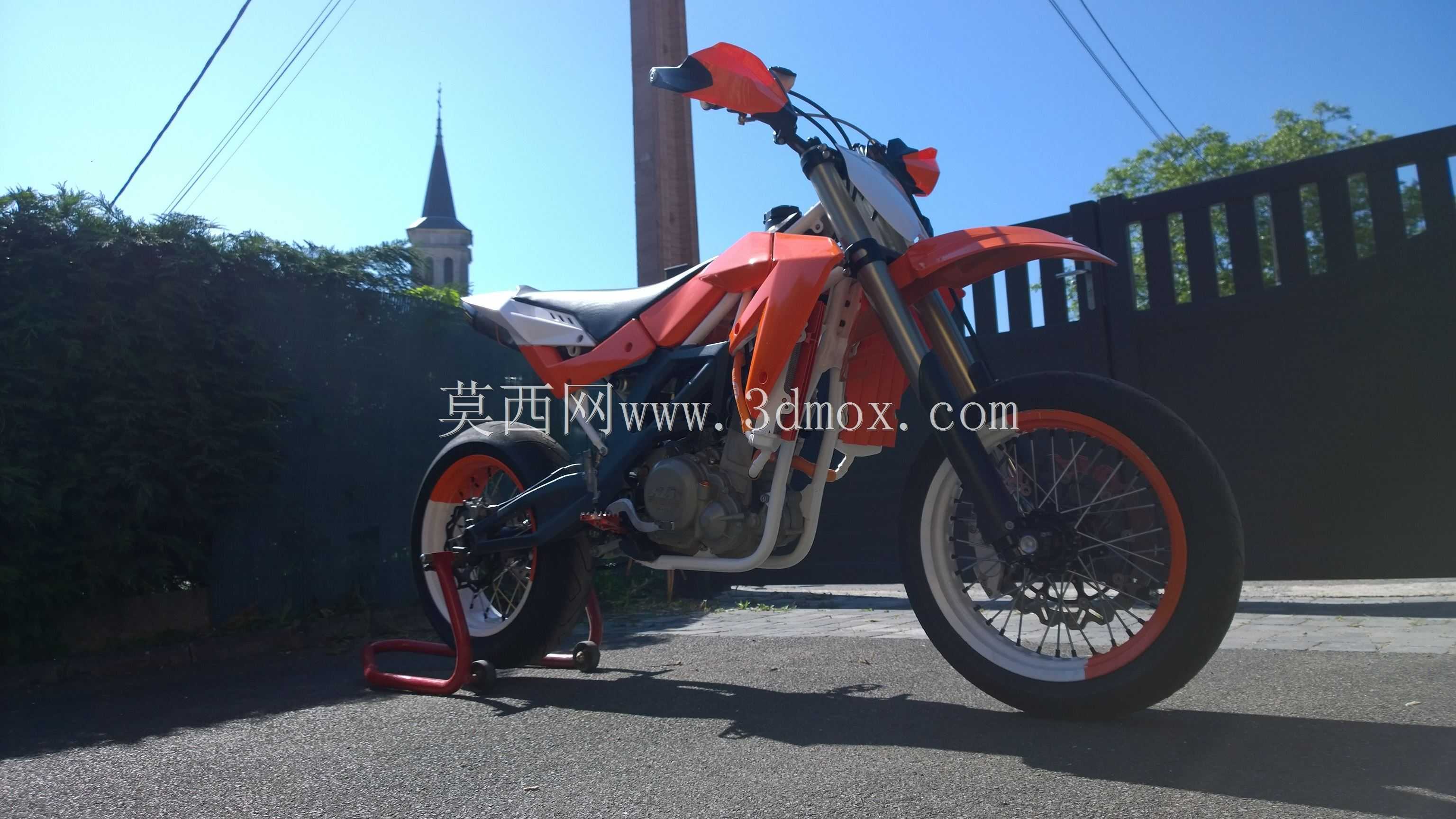 基于Aprilia SXV550和KTM 525零件的新摩托车项目(仅渲染)