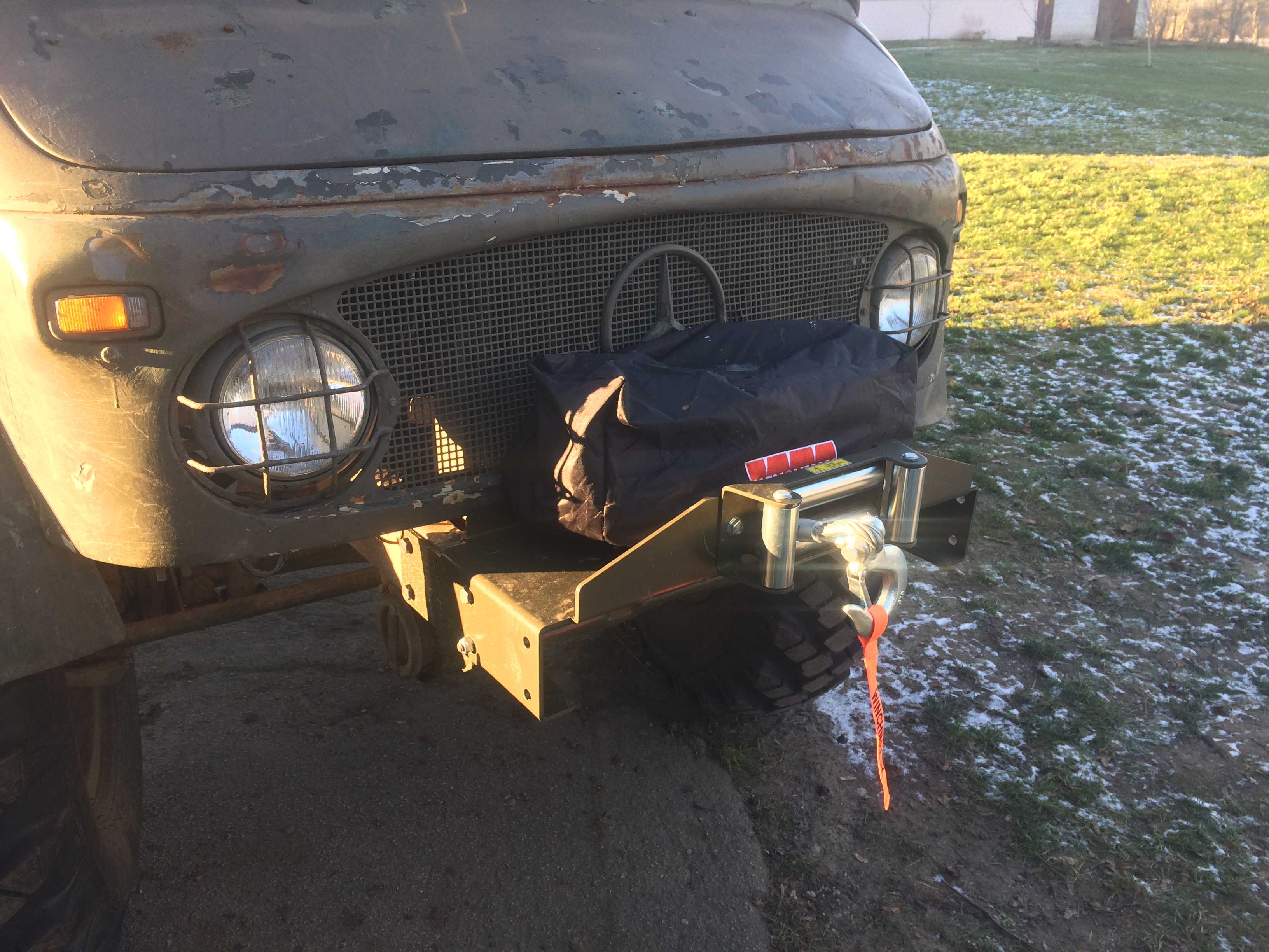 �綯�ʳ��װ壬Unimog 404
