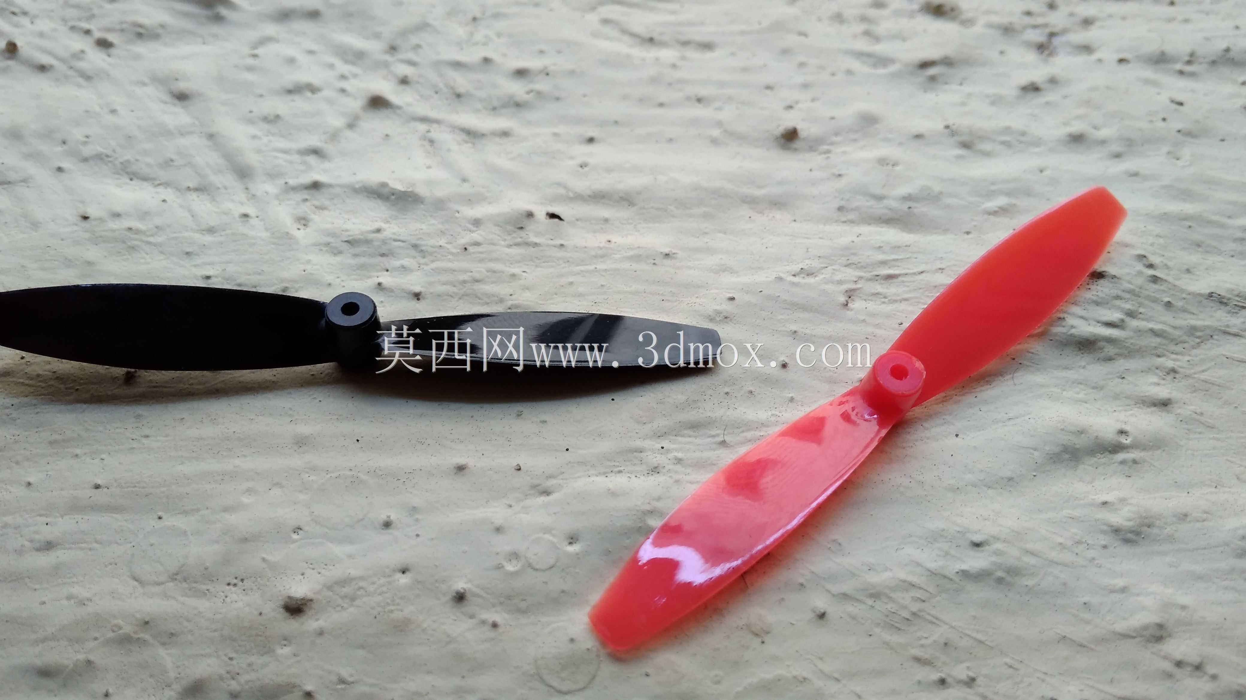 六架直升机和钢筋混凝土车架