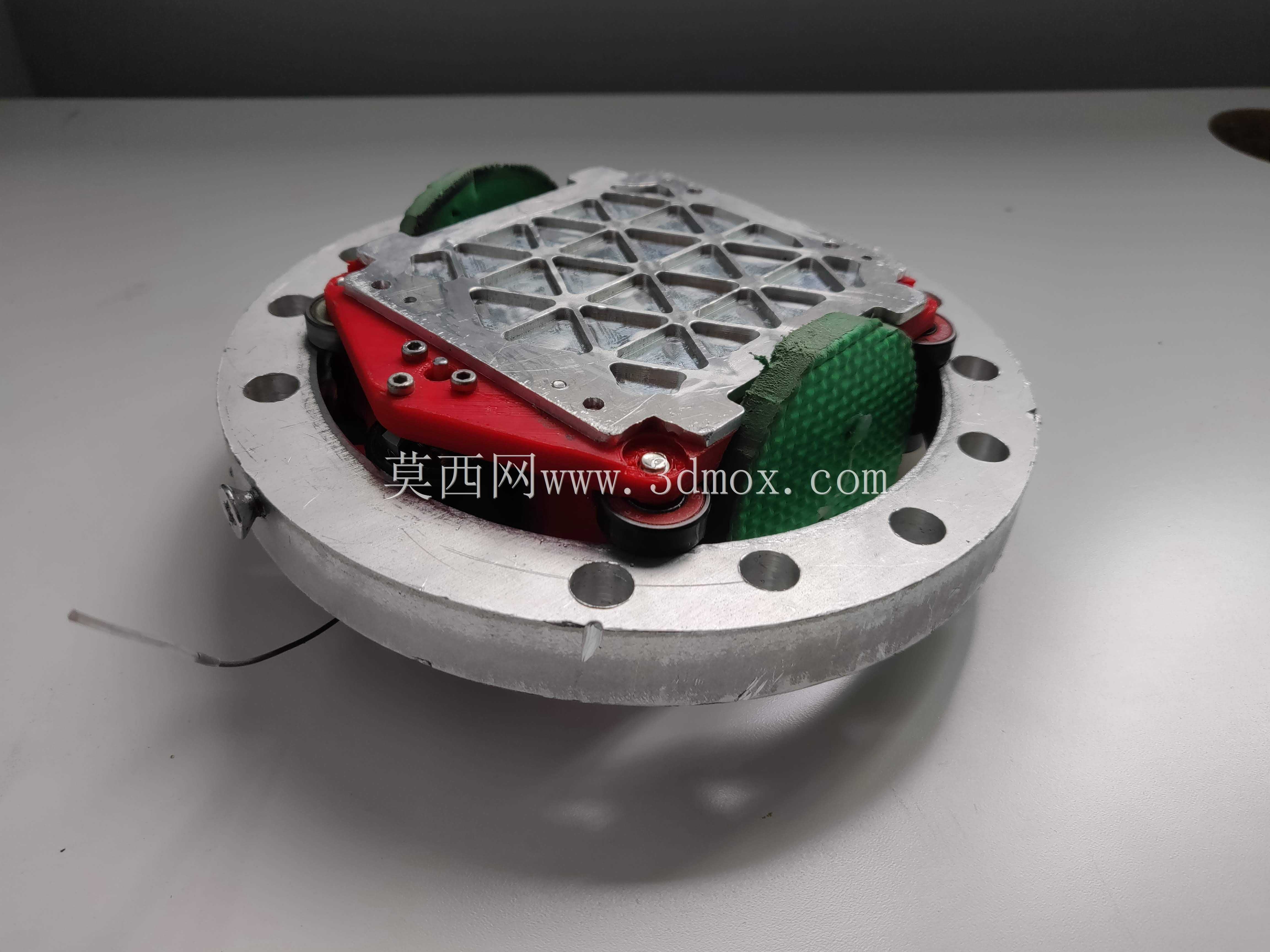 \“锯片\”3磅全身旋转机器人