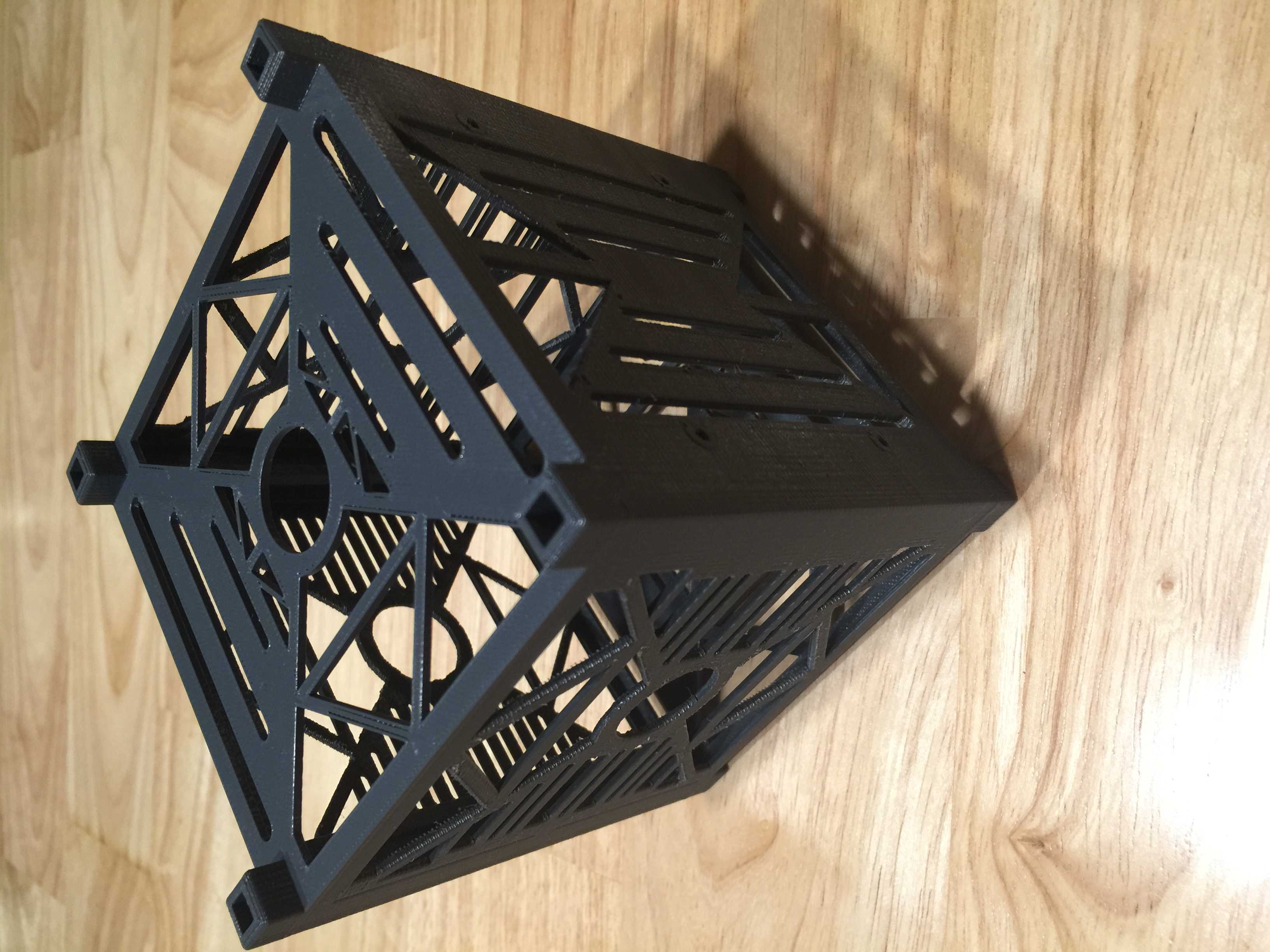 ���ӣ�Connor Tinker�ύ��CubeSat�����ս